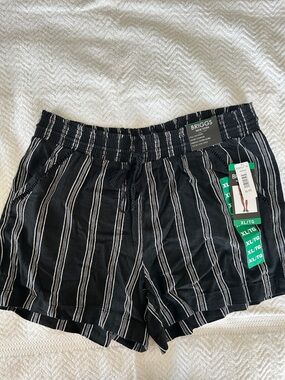 Briggs New York Black Linen Shorts with White Vertical Stripes Size XL